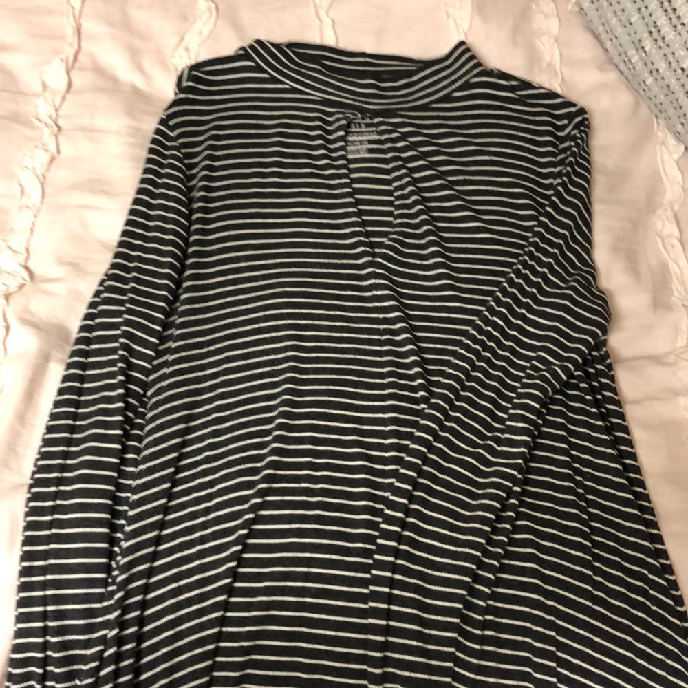 American Eagle Cut Out shirt